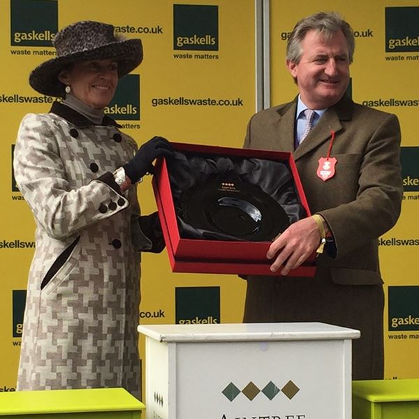 Aintree Retirement Black Centerpiece Bowl