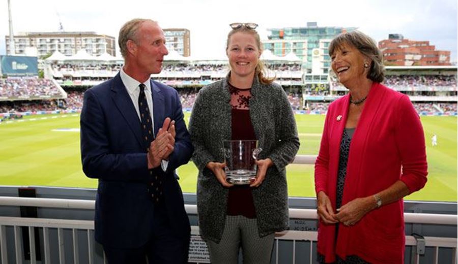 Shrubsole Wins 2017 CMJ Spirit of Cricket Award